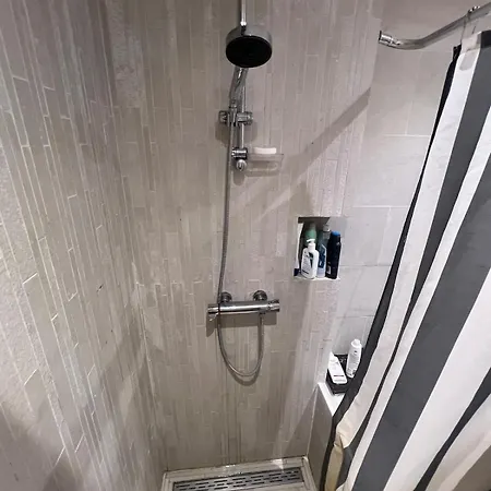 East, 2 Bedroom, 6 People Max Apartmán